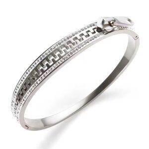 Elegant Silver Bracelet with Crystal Accents